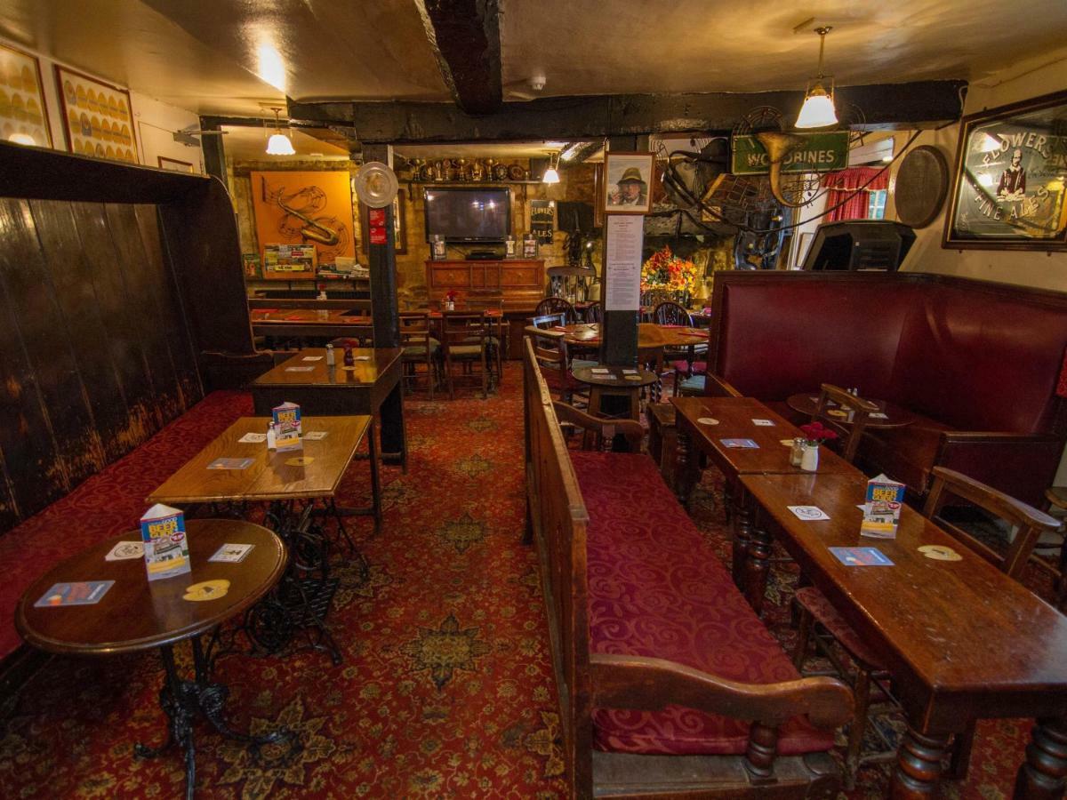 ברודוויי Crown And Trumpet Inn מראה חיצוני תמונה